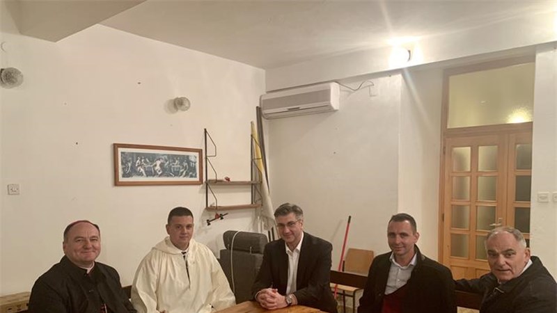 Plenković: Procesija Za Križen svjedoči posvećenosti Hvarana i ostalih ljudi kršćanskoj vjeri, identitetu i tradiciji